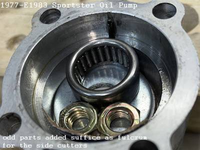 1977-e1983_sportster_oil_pump_roll_pin_removal_pic2_by_billeuze.jpg
