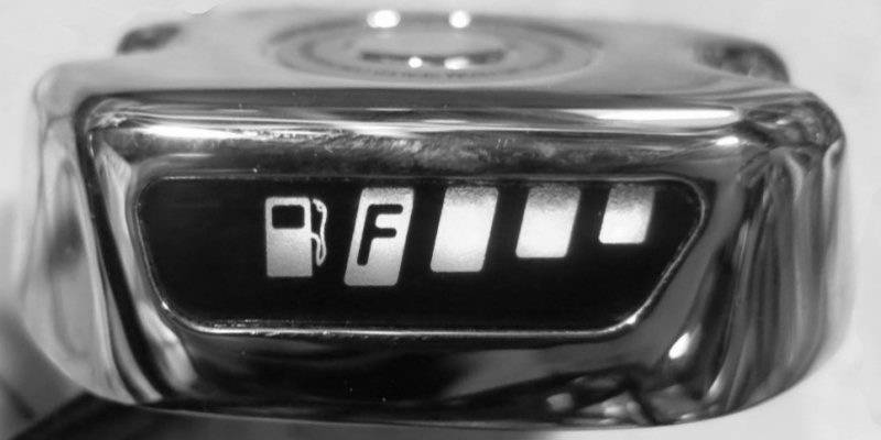 fuelgauge-xl-mastcylcap-75338-09-chrome.jpg fuelgauge-xl-mastcylcap-75338-09-chrome.jpg